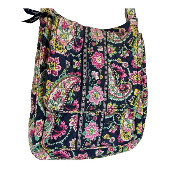 Vera Bradley Crossbody Mailbag in Petal Paisley - Picture 2 of 7